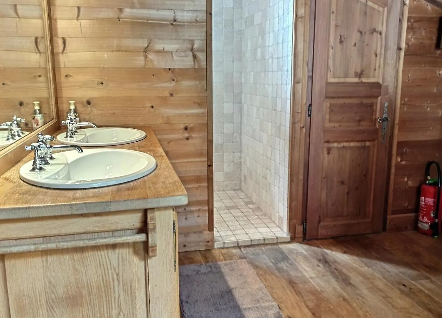 Chalet Spacieux A Chamonix Pour 9 - Vue Panoramique Mont-Blanc, Jacuzzi, Jardin & Parking