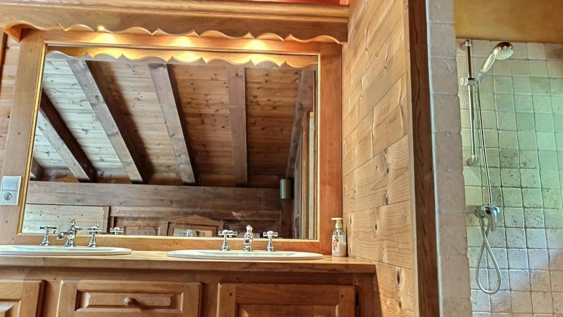 Chalet Spacieux A Chamonix Pour 9 - Vue Panoramique Mont-Blanc, Jacuzzi, Jardin & Parking